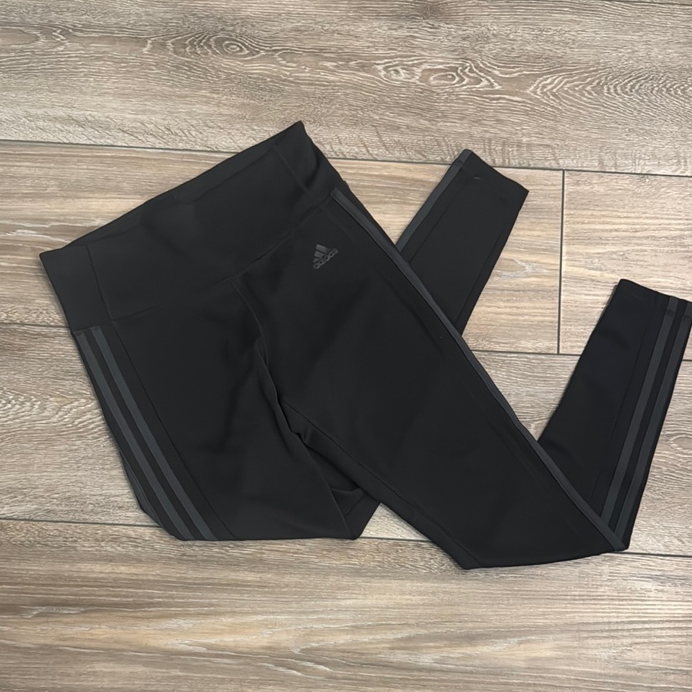 Adidas Black Leggings Sleek Moisture-Wicking Athletic Wear